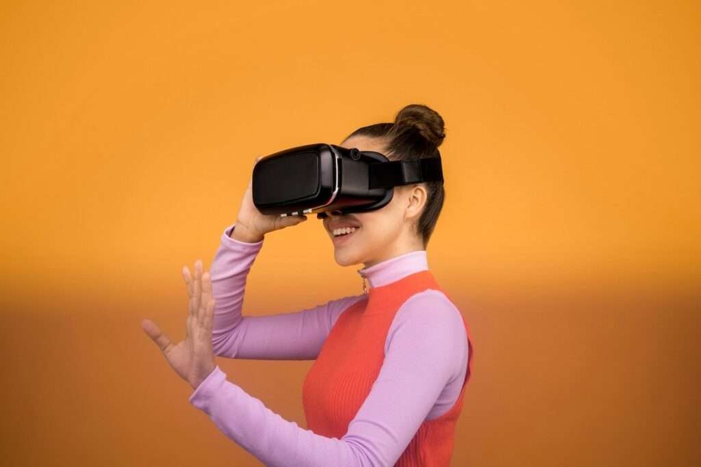 Exploring the Metaverse: A Look into the Future of Virtual Reality and Virtual Worlds - iamuvin